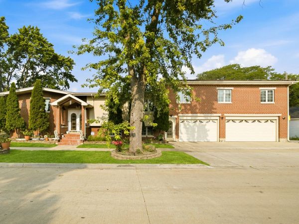 5900 Crain Street , Morton Grove, IL 60053