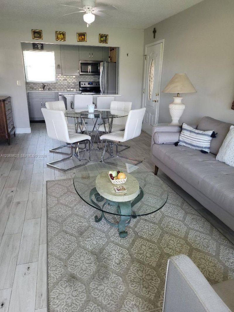136 Lake Dora Dr, Unit 136, West Palm Beach, FL 33411 Photo