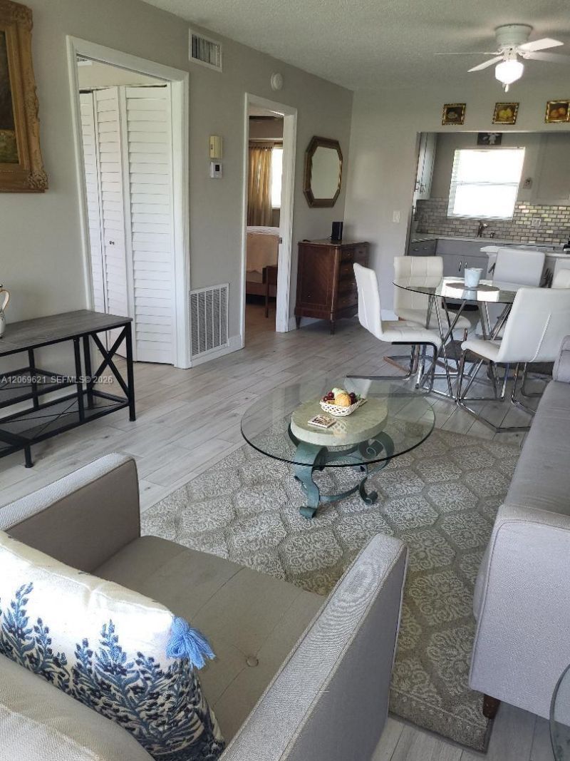 136 Lake Dora Dr, Unit 136, West Palm Beach, FL 33411 Photo
