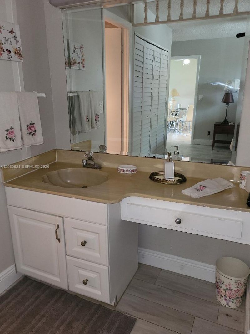 136 Lake Dora Dr, Unit 136, West Palm Beach, FL 33411 Photo