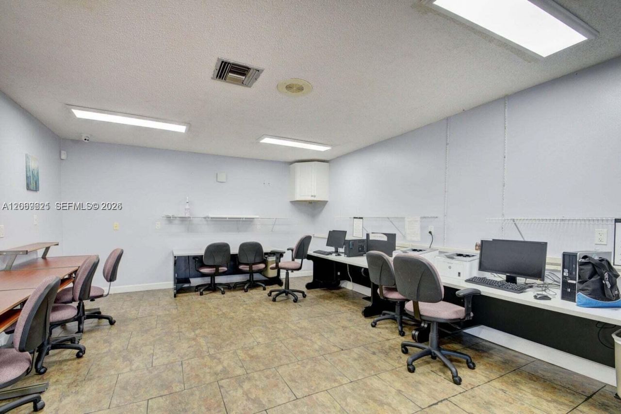 136 Lake Dora Dr, Unit 136, West Palm Beach, FL 33411 Photo
