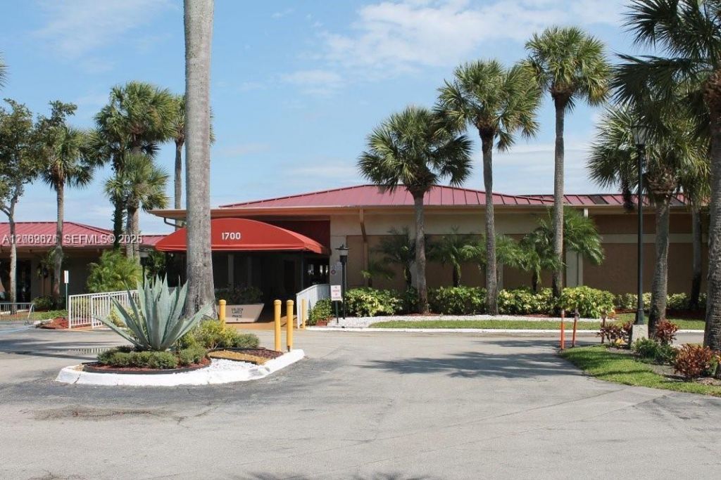 136 Lake Dora Dr, Unit 136, West Palm Beach, FL 33411 Photo