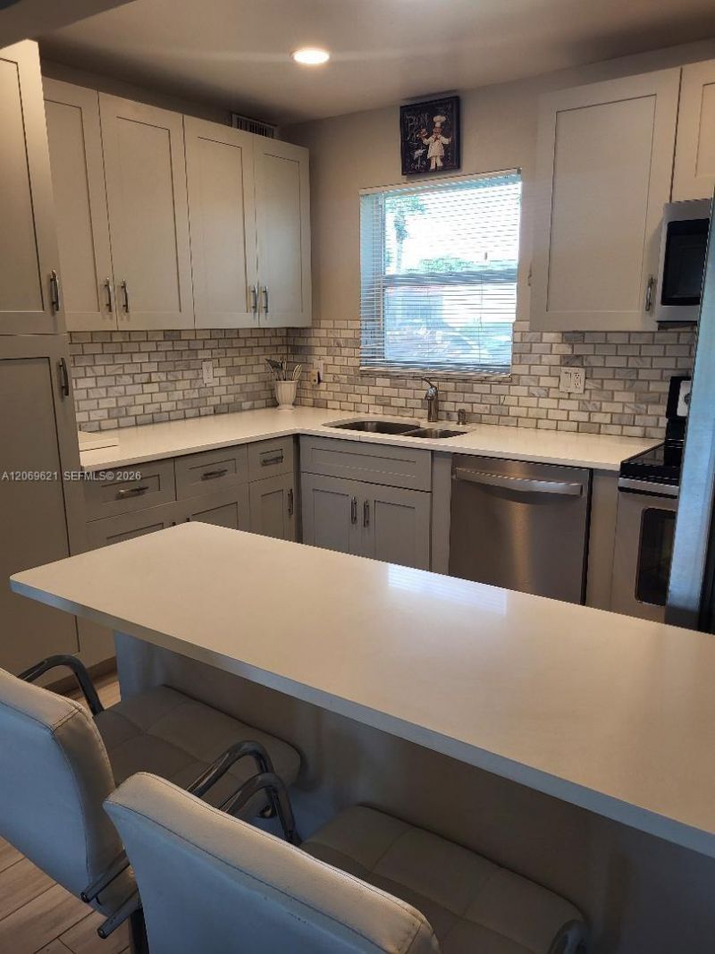 136 Lake Dora Dr, Unit 136, West Palm Beach, FL 33411 Photo