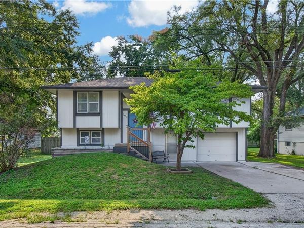 302 N Clark Street, Kearney, MO 64060