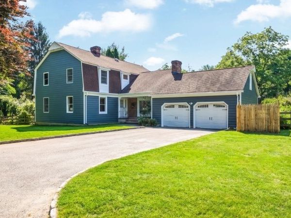 2 Chester Woods Dr, Chester, NJ 07930
