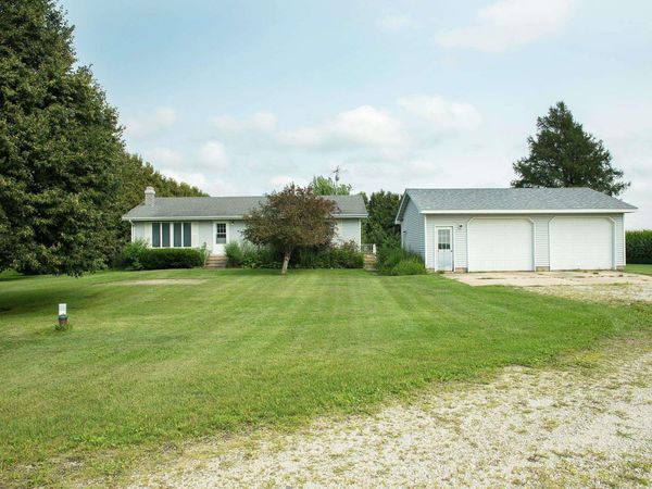 2934 Pembroke Avenue, Fredericksburg, IA 50630