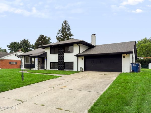 3748 S Beverly Hills Drive, Toledo, OH 43614