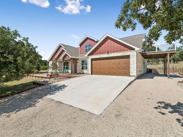 1783 Axis CIR, Fredericksburg, TX 78624