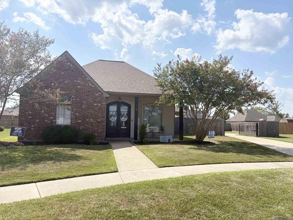 6719 Woodside Dr, Zachary, LA 70791