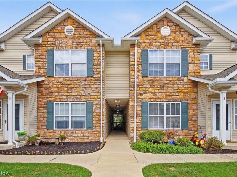 14926 Lenox Drive, Unit 526, Strongsville, OH 44136 Photo 1