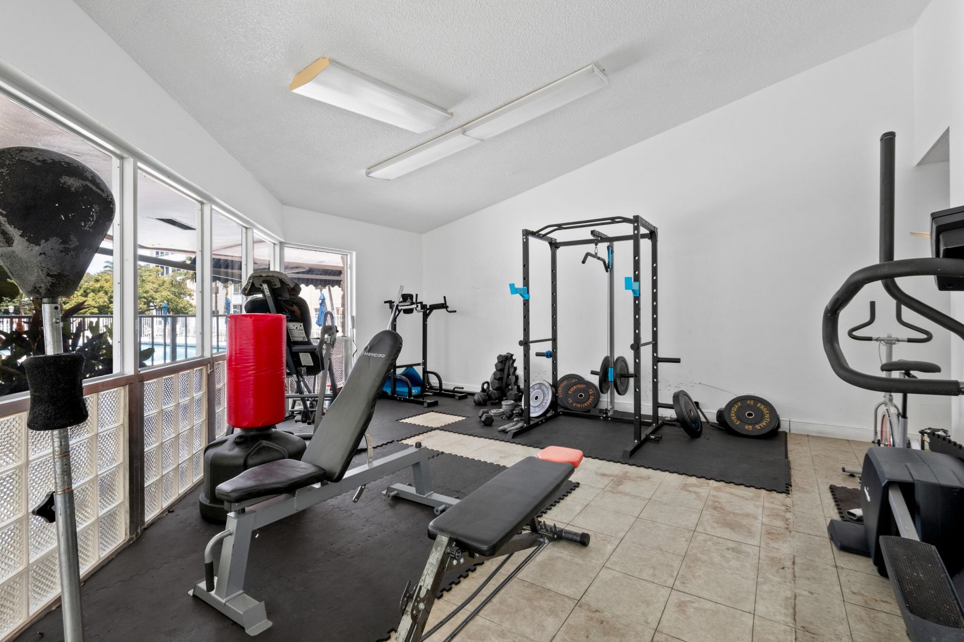 620 NE 12th Avenue, Unit 602, Hallandale Beach, FL 33009 Photo