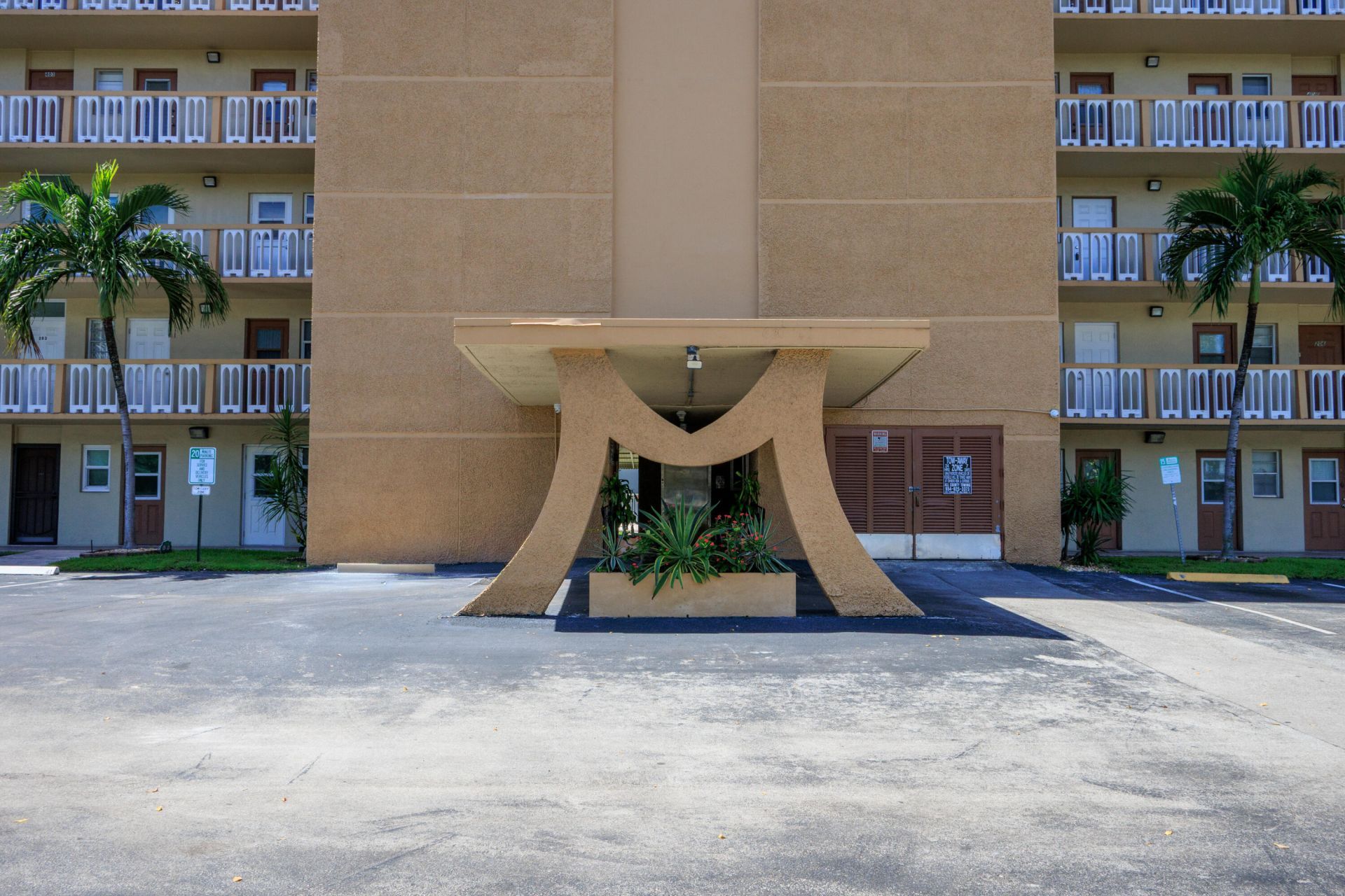 620 NE 12th Avenue, Unit 602, Hallandale Beach, FL 33009 Photo