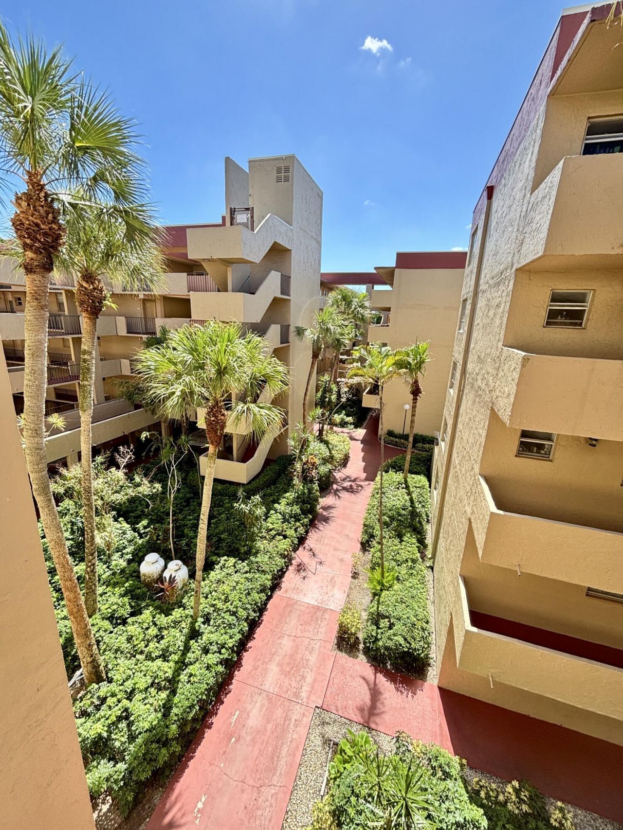 408 NW 68th Avenue, Unit 406, Plantation, FL 33317 Photo