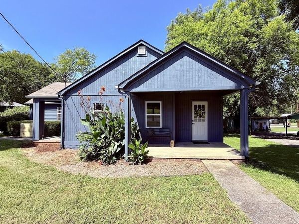 528 N College Street , Madisonville, TN 37354