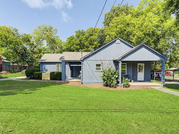 528 N College Street , Madisonville, TN 37354