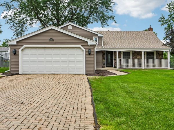 1146 BLACKHAWK Court , Schaumburg, IL 60193