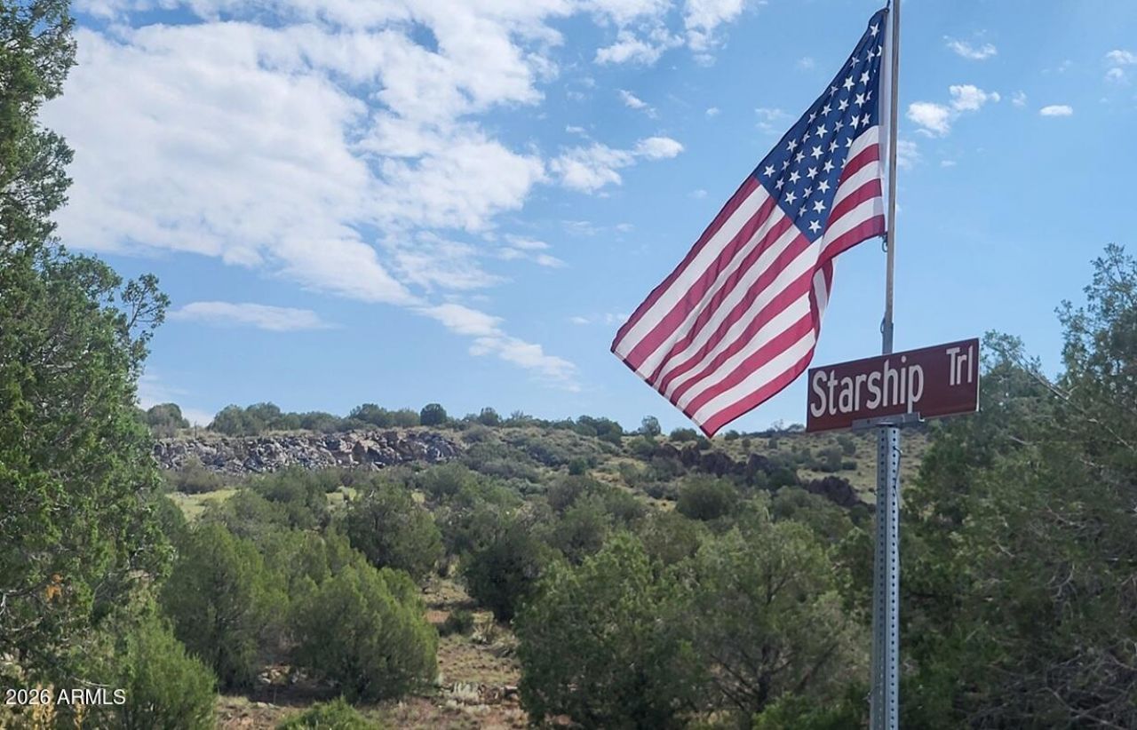 50400 N Starship Trail, Ash Fork, AZ 86320