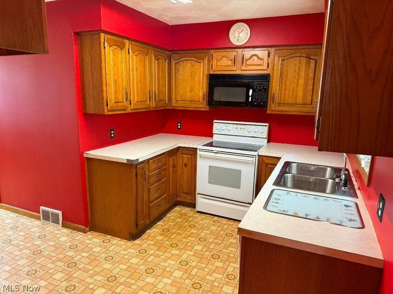 8311 S Elyria Road, Shreve, OH 44676 Photo 3