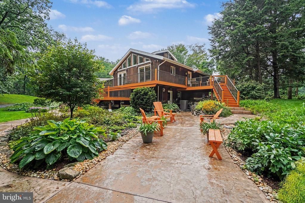 22 BARNETT DRIVE, DUNCANNON, PA 17020