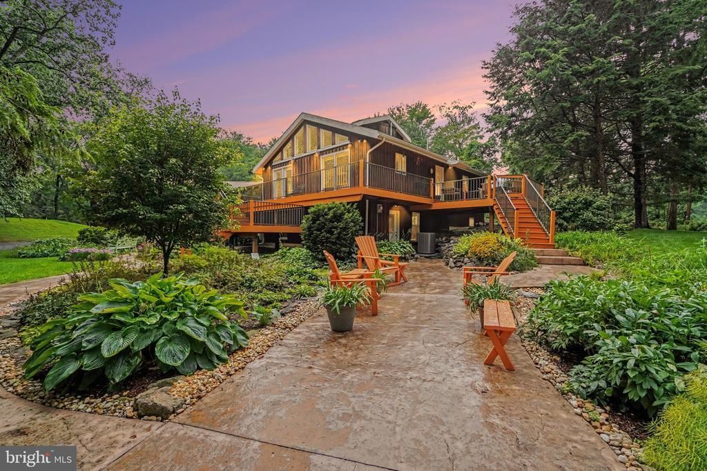 22 BARNETT DRIVE, DUNCANNON, PA 17020