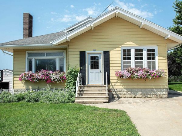 1105 10Th Street, Grundy Center, IA 50638