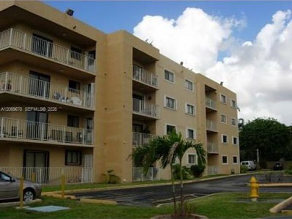 8500 NW 8th St , Unit 303, Miami, FL 33126