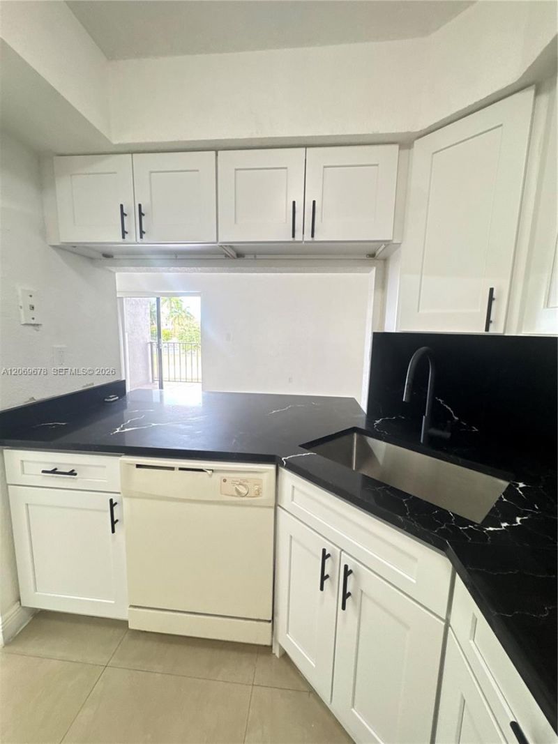 8500 NW 8th St , Unit 303, Miami, FL 33126 Photo