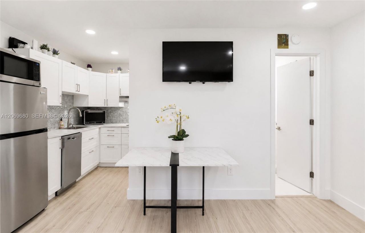1125 Almeria Ave , Unit Cottage, Coral Gables, FL 33134 Photo