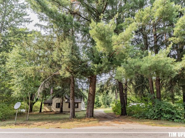 5924 E Sternberg Road, Fruitport, MI 49415