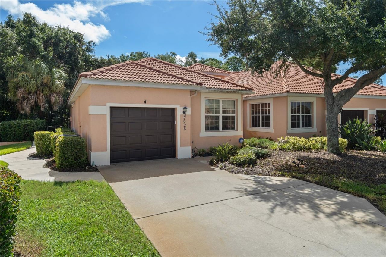 5626 Cortina Lane, Palmetto, FL 34221 Photo