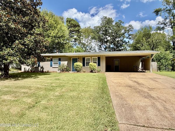 800 Bellevue Street, Clinton, MS 39056