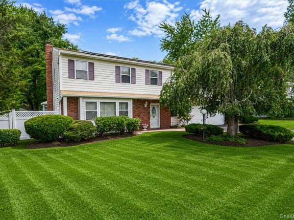 41 Apple Tree Drive, Hauppauge, NY 11788