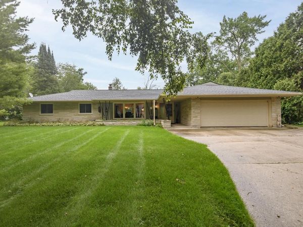 7420 N Longview AVENUE, Glendale, WI 53209