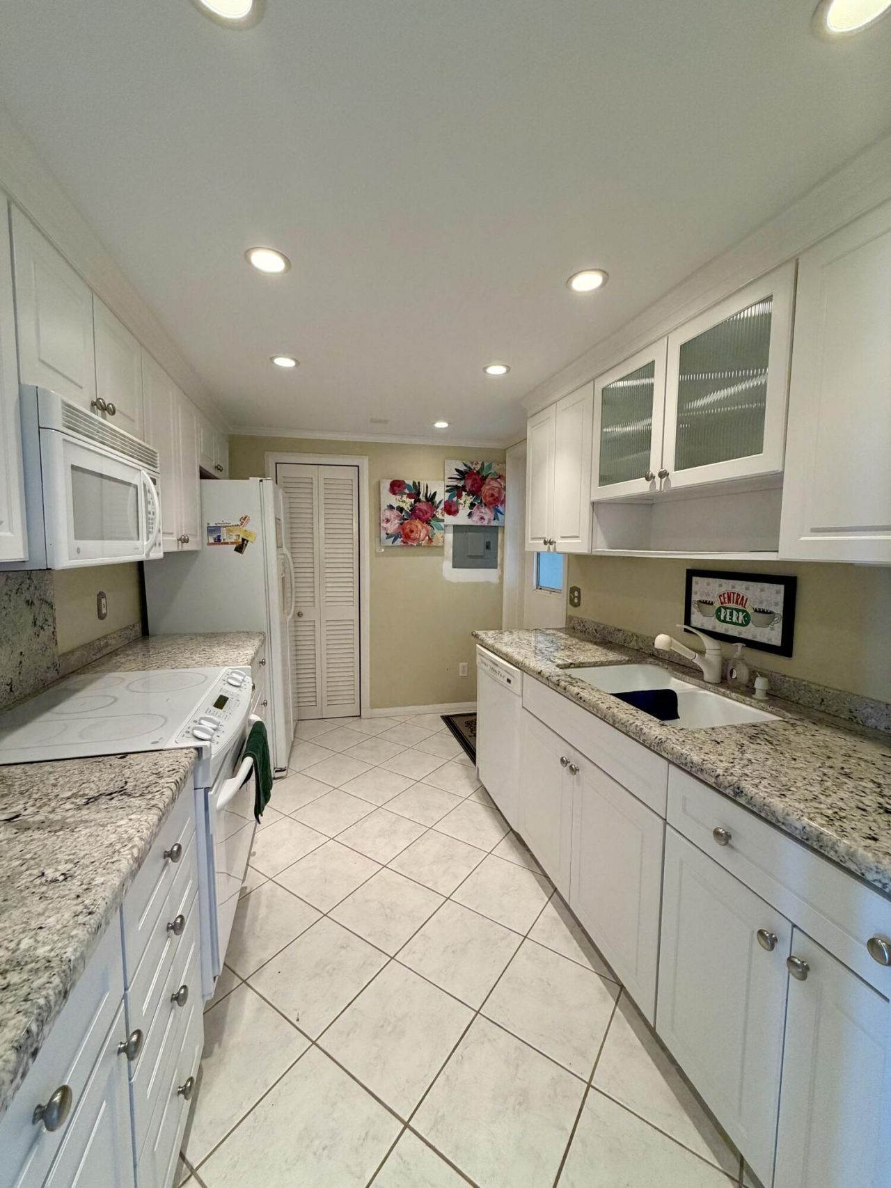 5400 N Ocean Drive, Singer Island, FL 33404 Photo