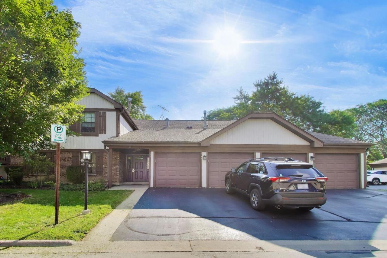 265 Wilmette Court, Unit B1, Schaumburg, IL 60193 Main Photo