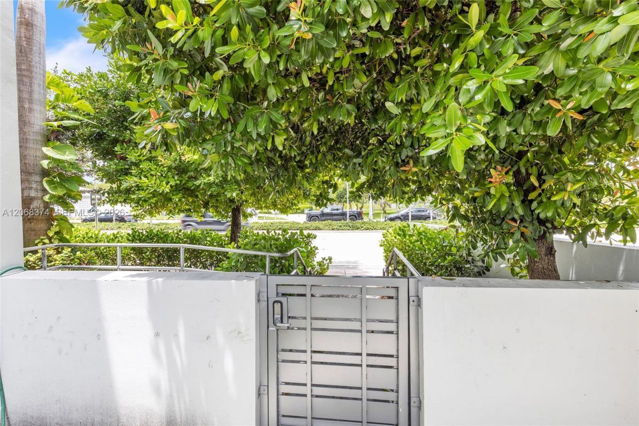 6305 Indian Creek Dr, Unit 3G, Miami Beach, FL 33141 Photo