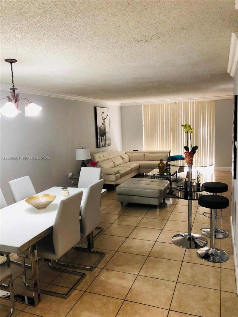 7000 NW 186th St , Unit 4-323, Hialeah, FL 33015 Photo