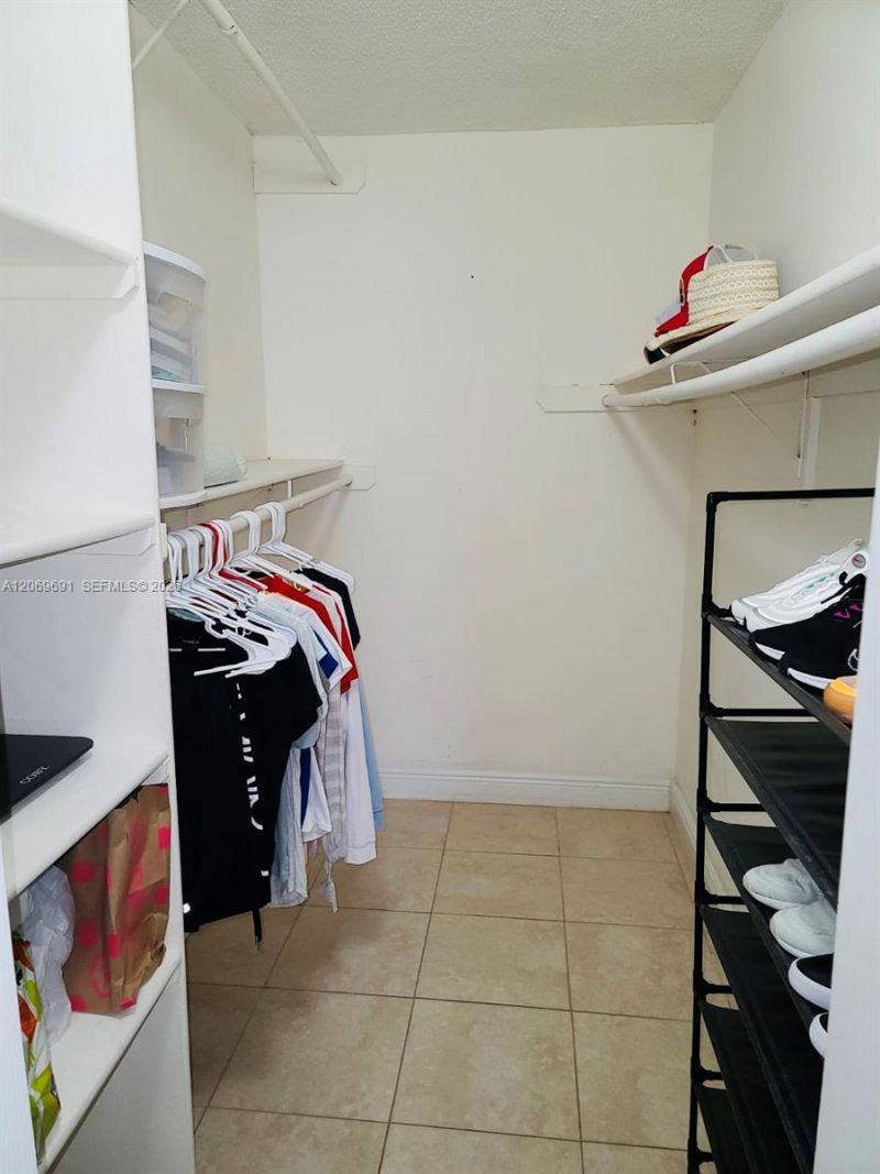 7000 NW 186th St , Unit 4-323, Hialeah, FL 33015 Photo
