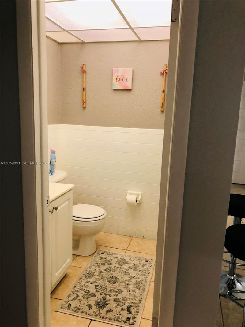 7000 NW 186th St , Unit 4-323, Hialeah, FL 33015 Photo