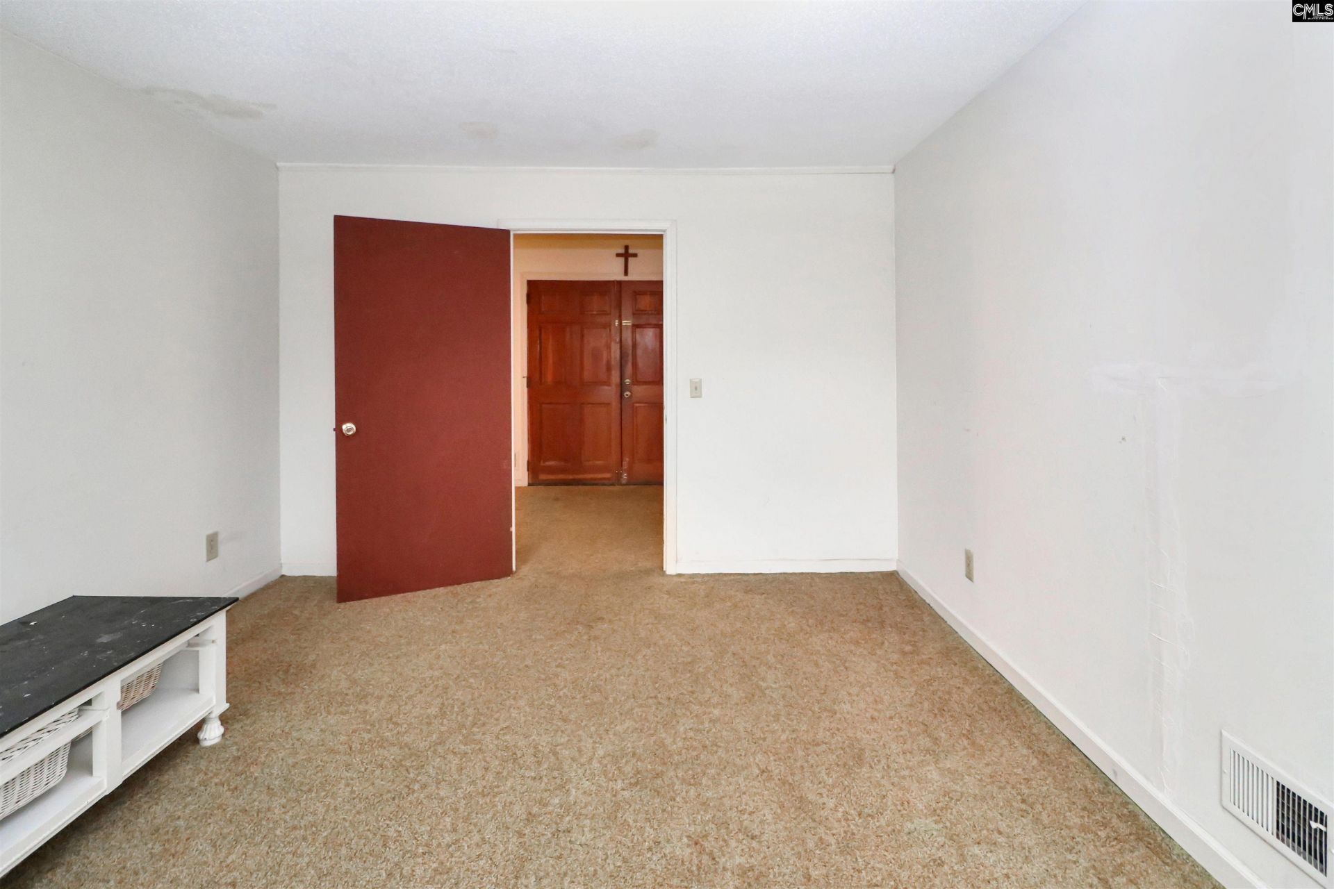 2821 Cliffside Circle Photo 4