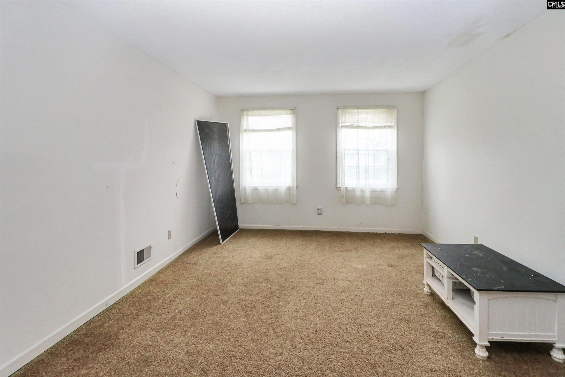 2821 Cliffside Circle Photo 5