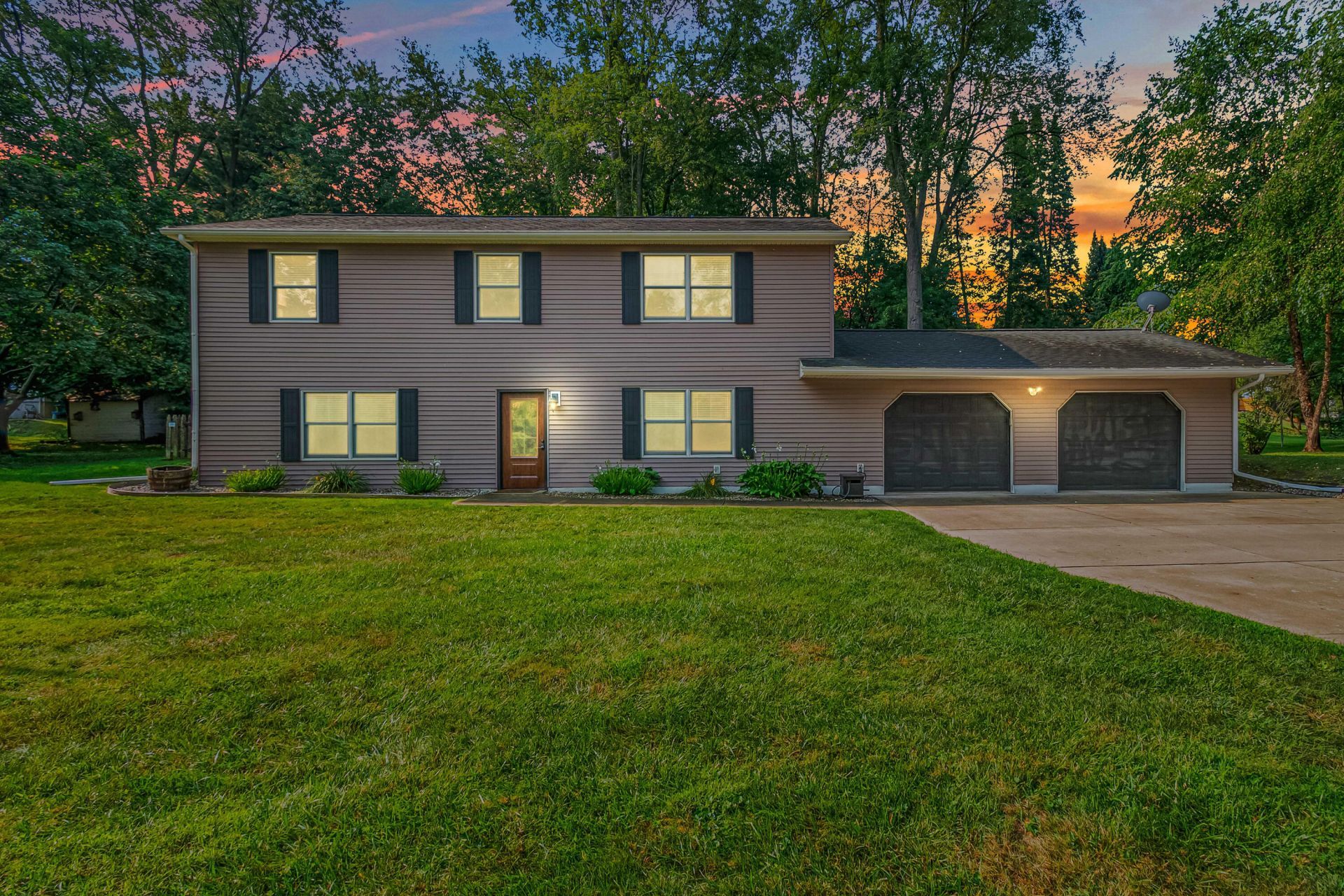 16 Goodrich Avenue, Hillsdale, MI 49242 Main Photo