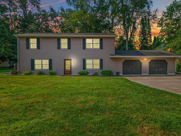 16 Goodrich Avenue, Hillsdale, MI 49242