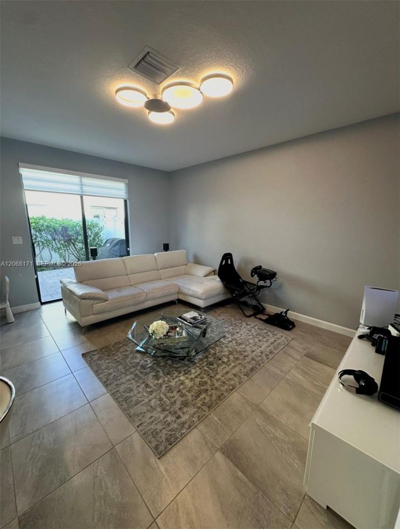 10377 W 34th Ct, Unit 10377, Hialeah, FL 33018 Photo