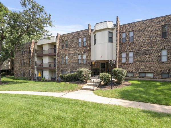 2214 Country Club Drive , Unit 2, Woodridge, IL 60517