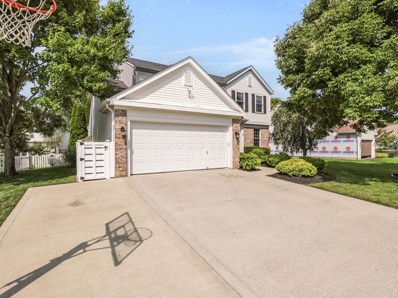 7570 Storrington Place, Lewis Center, OH 43035 Photo 2