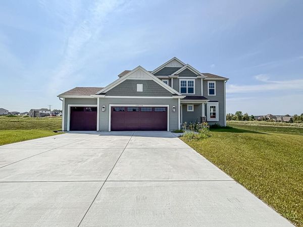 W194N15744 E East Gate COURT, Jackson, WI 53037