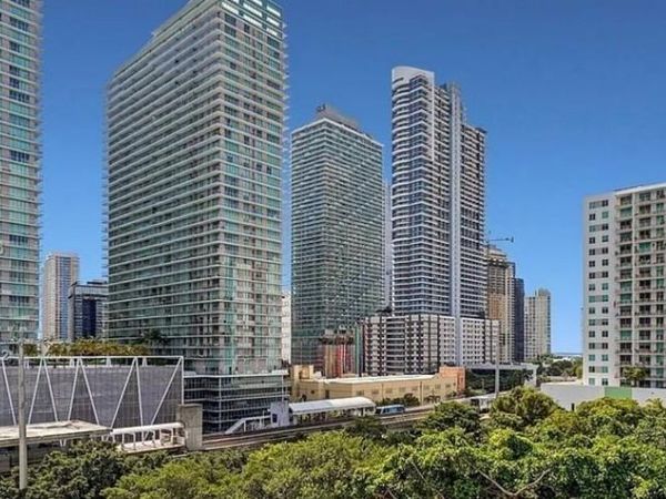 115 SW 11th St, Unit 902, Miami, FL 33130