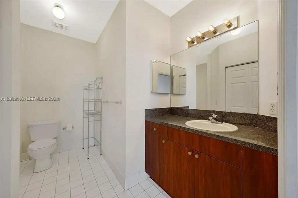 115 SW 11th St, Unit 902, Miami, FL 33130 Photo