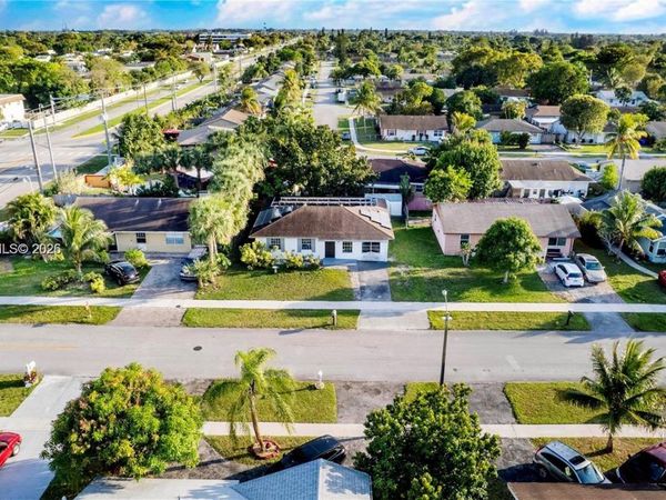 8110 SW 4th Pl , North Lauderdale, FL 33068